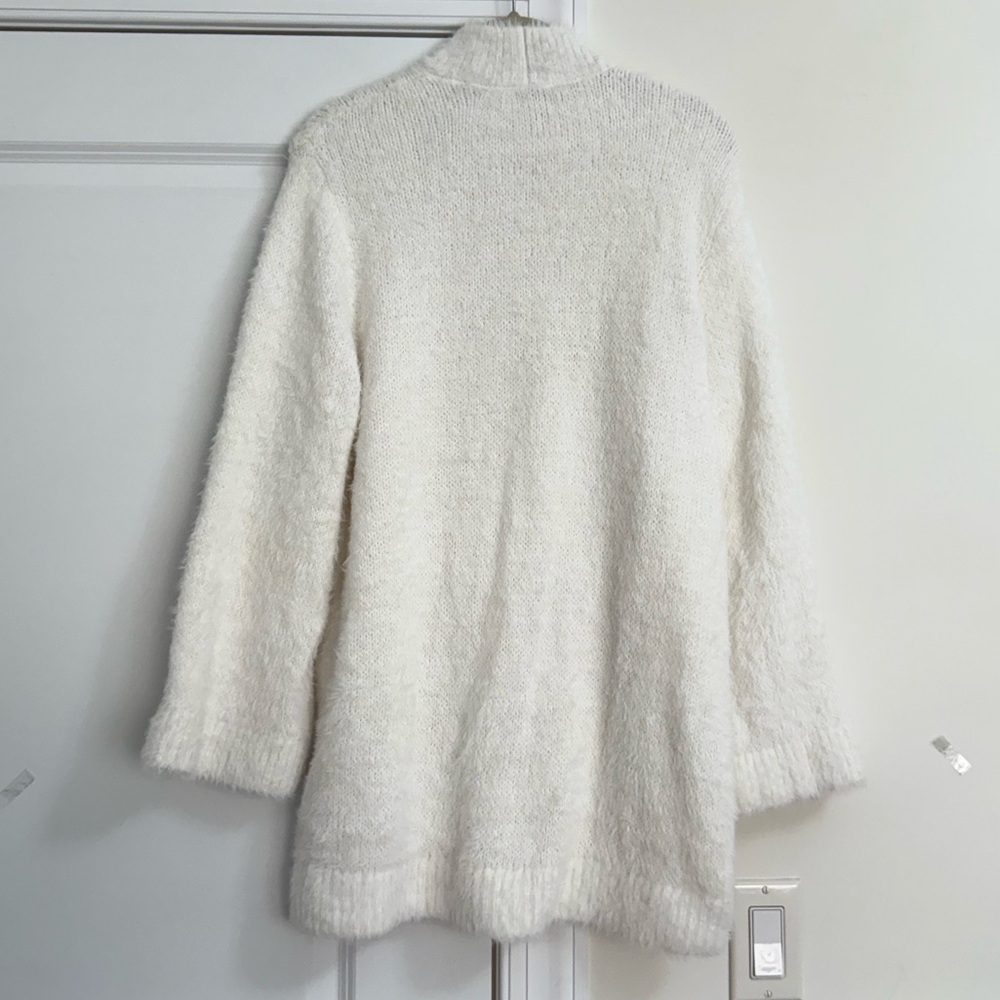 Cozy White Turtleneck Sweater - Picture 7 of 8